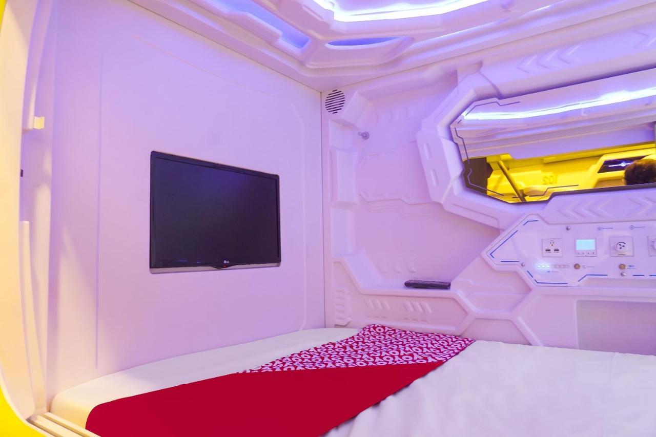 ג'קרטה Super Oyo 91328 Fiducia Capsule Hotel מראה חיצוני תמונה