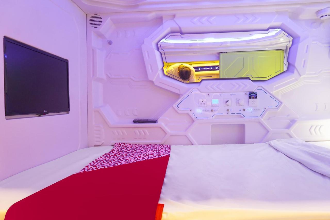 ג'קרטה Super Oyo 91328 Fiducia Capsule Hotel מראה חיצוני תמונה