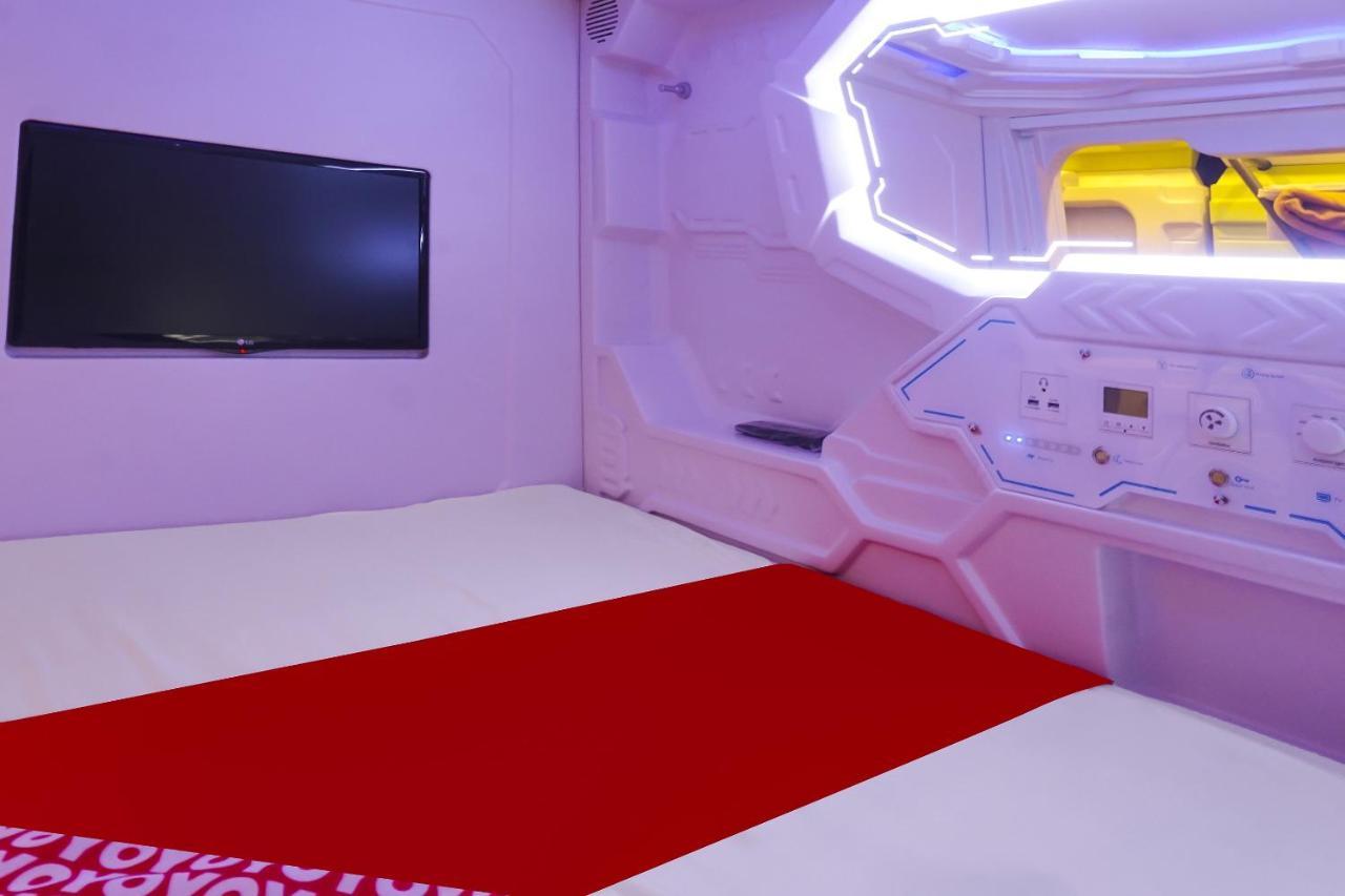 ג'קרטה Super Oyo 91328 Fiducia Capsule Hotel מראה חיצוני תמונה